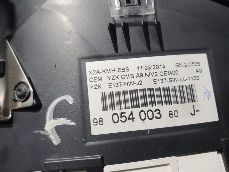 Recambio de cuadro instrumentos para peugeot 208 style referencia OEM IAM 9805400380J  