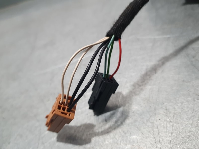 Recambio de retrovisor izquierdo para peugeot 208 style referencia OEM IAM   ELÉCTRICO 4 Y 3 CABLES ROZADO