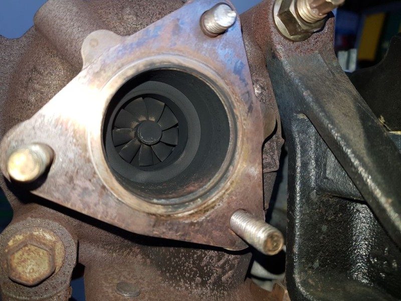 Recambio de motor completo para toyota yaris active referencia OEM IAM 1ND 1082037 ESPARRAGO DEL TURBO ROTO