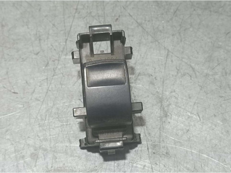 Recambio de mando elevalunas delantero derecho para toyota auris luna+ referencia OEM IAM 8292E77  