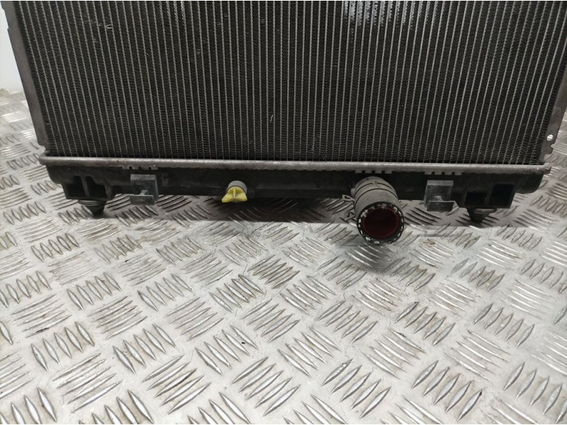 Recambio de radiador agua para toyota yaris active referencia OEM IAM 4221333853  