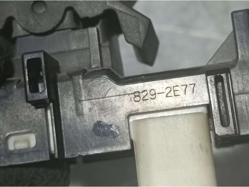 Recambio de mando elevalunas delantero derecho para toyota auris luna+ referencia OEM IAM 8292E77  