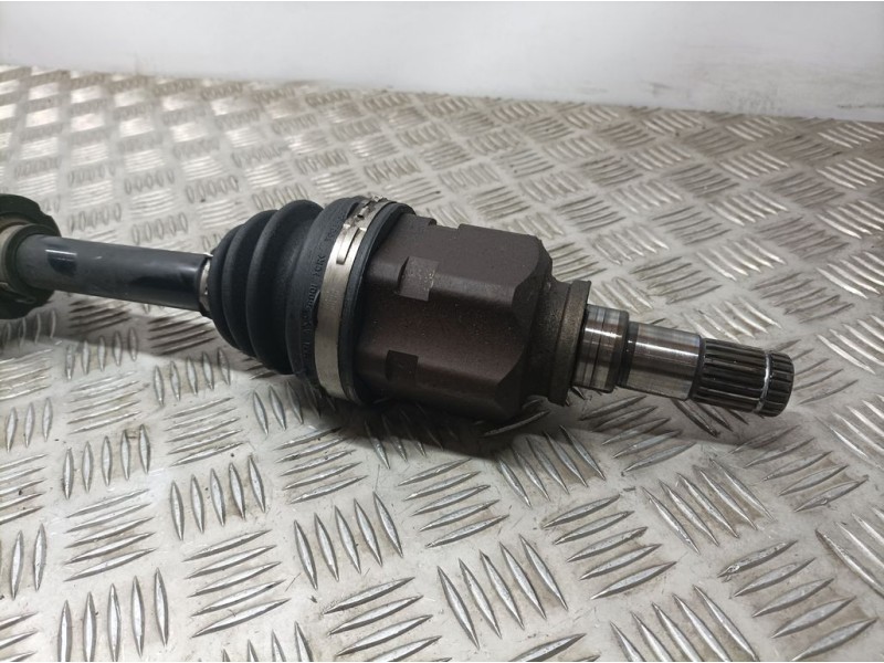 Recambio de transmision delantera derecha para toyota yaris active referencia OEM IAM 434100D180  