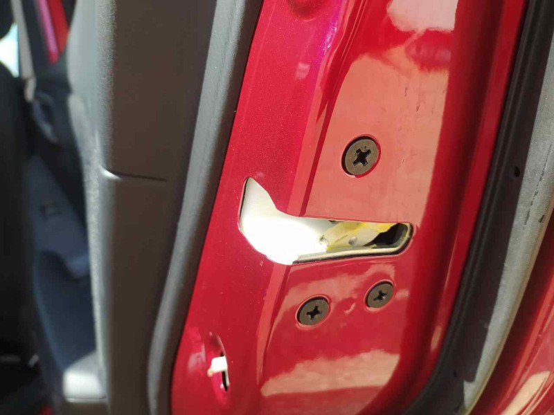 Recambio de cerradura puerta trasera derecha para mazda 2 lim. () black tech edition referencia OEM IAM D09L72310  