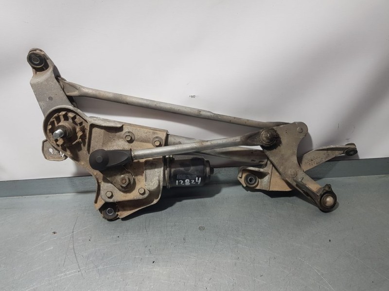 Recambio de motor limpia delantero para mitsubishi grandis (na0w) 2.0 di-d invite referencia OEM IAM 8250A138  