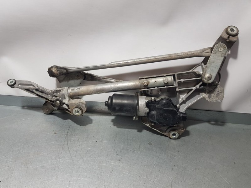 Recambio de motor limpia delantero para mitsubishi grandis (na0w) 2.0 di-d invite referencia OEM IAM 8250A138  