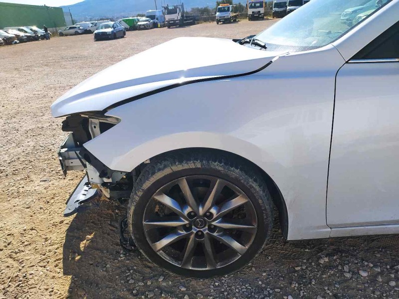 Recambio de aleta delantera izquierda para mazda 3 lim. () black tech edition referencia OEM IAM B45A52211B  