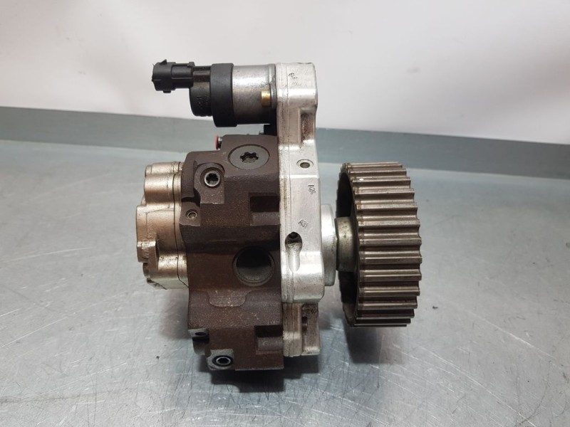 Recambio de bomba alta presion para renault laguna ii (bg0) 1.9 dci diesel referencia OEM IAM 8200108225 0445010075 BOSCH