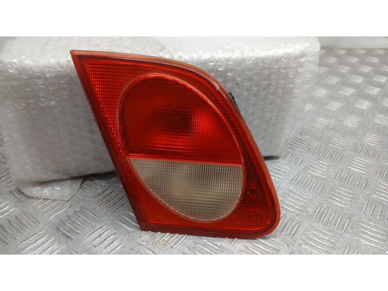 Recambio de piloto trasero izquierdo interior para mercedes-benz clase e (w210) berlina 320 (210.065) referencia OEM IAM A210820