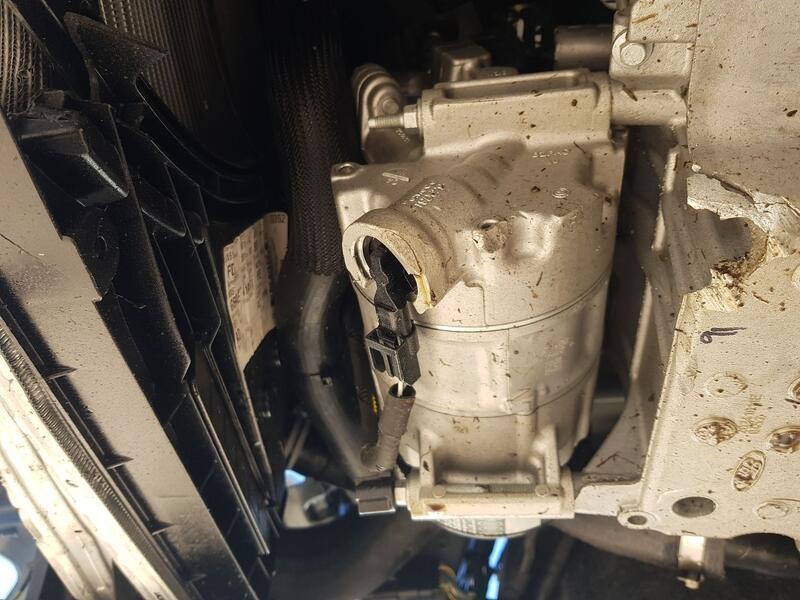 Recambio de compresor aire acondicionado para ford focus iv turnier (hp) 1.0 ecoboost mhev referencia OEM IAM 2469393 TOCADO 