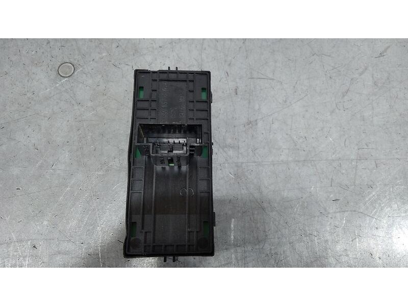 Recambio de mando elevalunas delantero izquierdo para volkswagen polo advance referencia OEM IAM 5G0959857G  C/ MANDO RETROVISOR