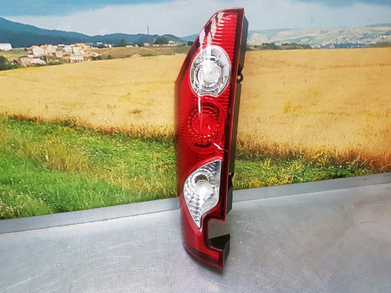 Recambio de piloto trasero derecho para renault kangoo 1.5 dci diesel fap referencia OEM IAM 16806734  