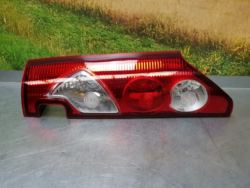 Recambio de piloto trasero derecho para renault kangoo 1.5 dci diesel fap referencia OEM IAM 16806734  