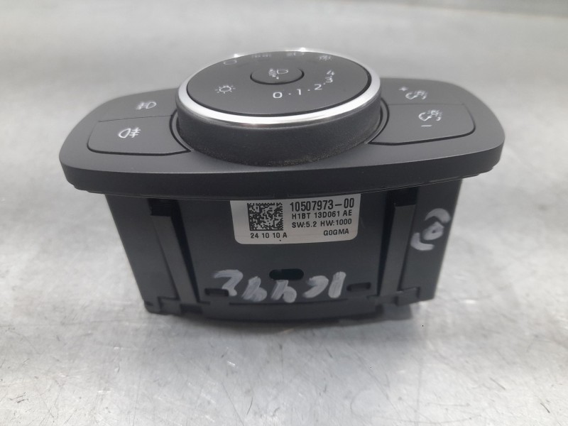 Recambio de mando luces para ford focus iv turnier (hp) 1.0 ecoboost mhev referencia OEM IAM 1050797300  