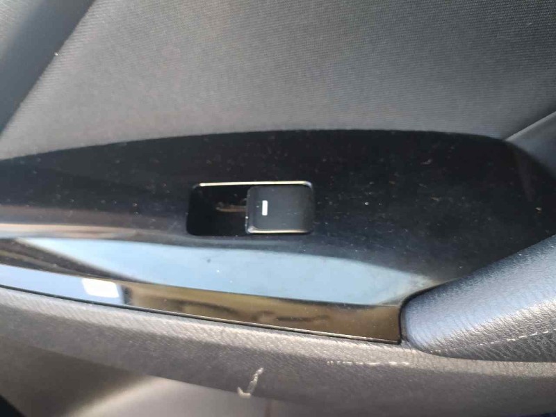 Recambio de mando elevalunas delantero derecho para mazda 3 lim. () black tech edition referencia OEM IAM KD3566370  