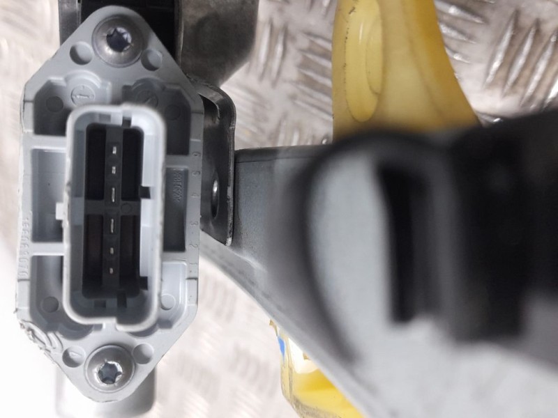 Recambio de elevalunas delantero izquierdo para renault clio iv dynamique referencia OEM IAM SIN REF  ELECTRICO 6 PINES