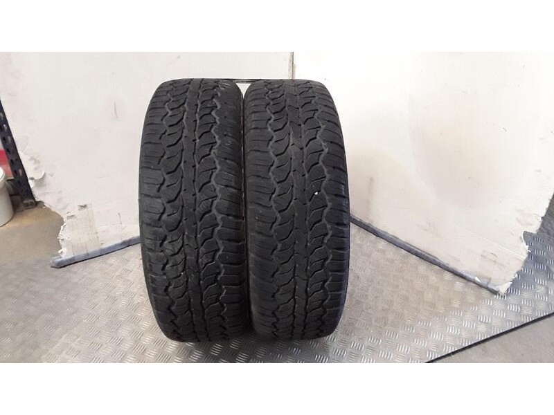 Recambio de neumatico pareja para neumaticos reutilizados - referencia OEM IAM 2557016111T LANVIGATOR 255/70/16/111T