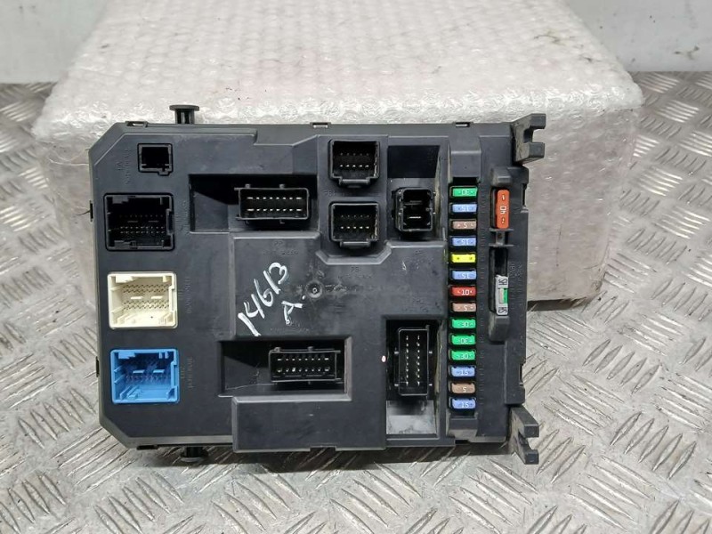 Recambio de caja reles / fusibles para citroën c3 collection referencia OEM IAM 9666952280 22593719 VALEO BSI