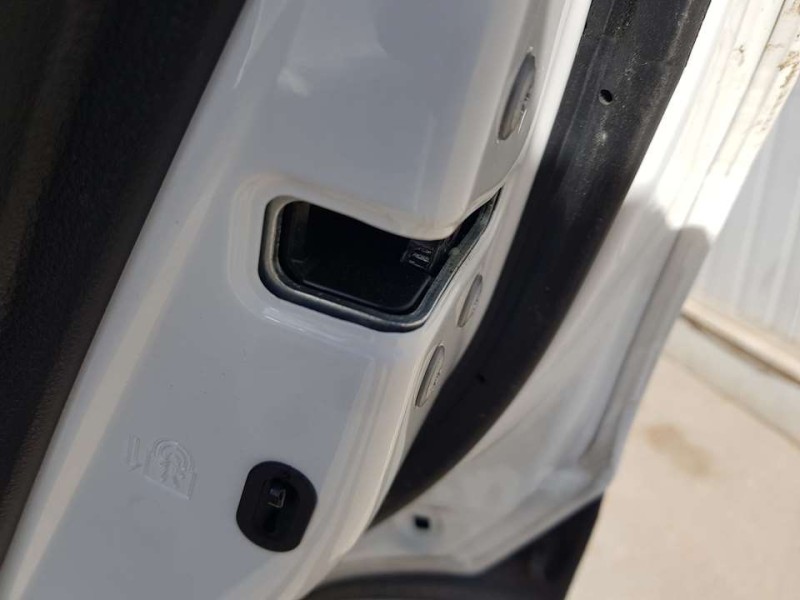 Recambio de cerradura puerta trasera derecha para toyota rav4 hybrid 4x2 advance referencia OEM IAM 6905012410  