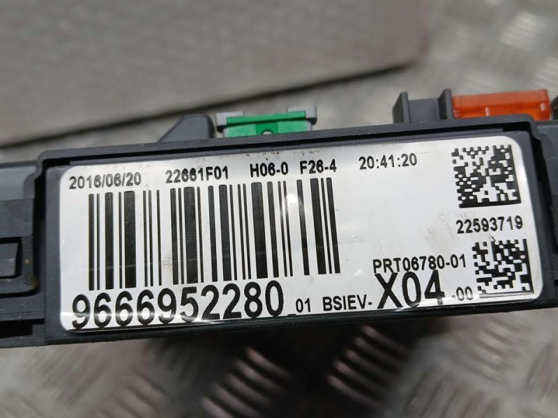 Recambio de caja reles / fusibles para citroën c3 collection referencia OEM IAM 9666952280 22593719 VALEO BSI