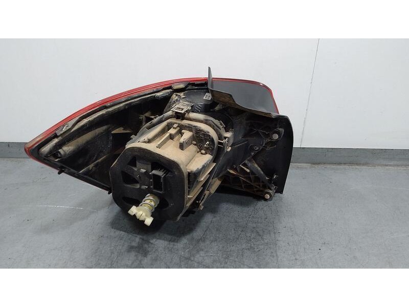 Recambio de piloto trasero derecho para volkswagen polo advance referencia OEM IAM 2G0945096B  