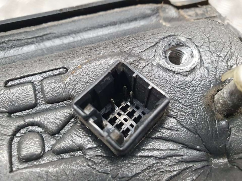 Recambio de retrovisor derecho para kia carens 2.0 crdi lx monovolumen referencia OEM IAM SIN REF  ELECTRICO 3 PINES