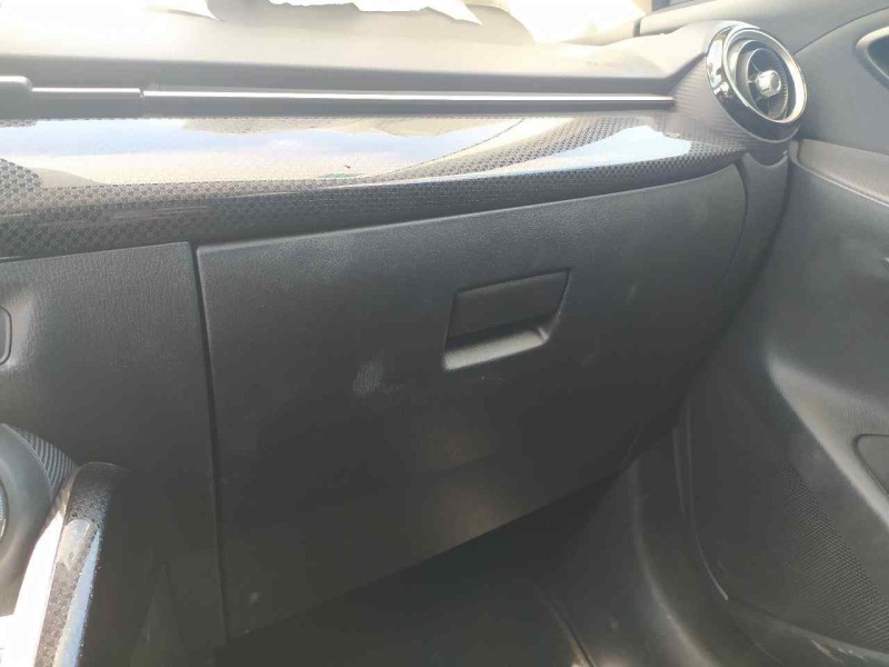 Recambio de guantera para mazda 2 lim. () black tech edition referencia OEM IAM DG7R6403002  