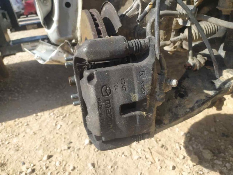Recambio de pinza freno delantera derecha para mazda 3 lim. () black tech edition referencia OEM IAM B4Y73398ZB  