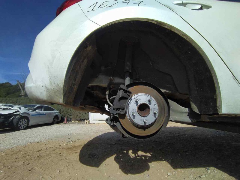 Recambio de plastico pase rueda tras. dch. para mazda 3 lim. () black tech edition referencia OEM IAM B45A561H1  