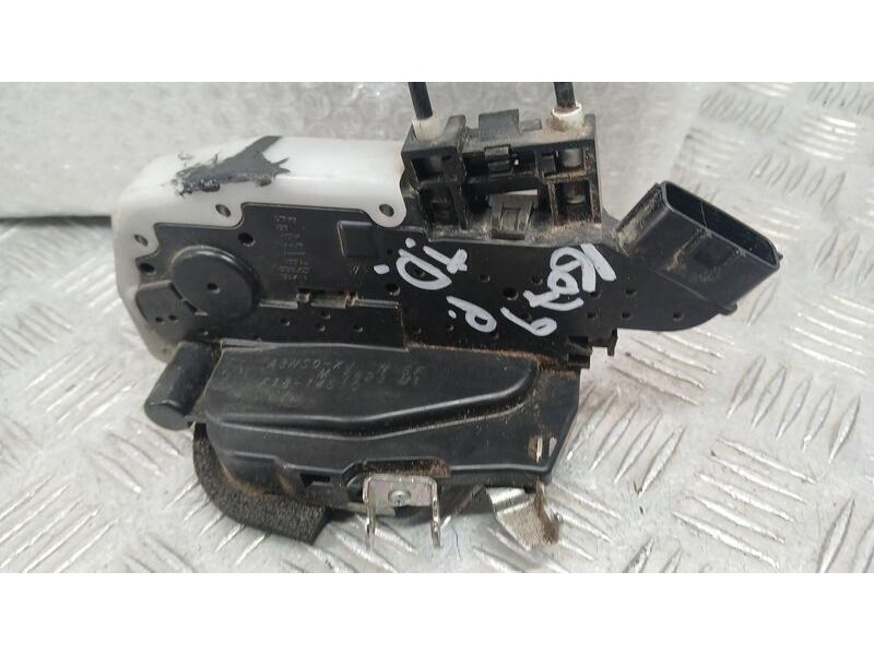 Recambio de cerradura puerta trasera derecha para nissan x-trail (t32) tekna referencia OEM IAM 825004CA0A F1814510 A3NS0XJ