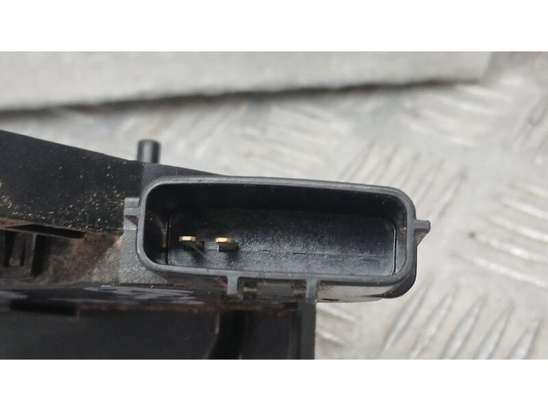 Recambio de cerradura puerta trasera derecha para nissan x-trail (t32) tekna referencia OEM IAM 825004CA0A F1814510 A3NS0XJ