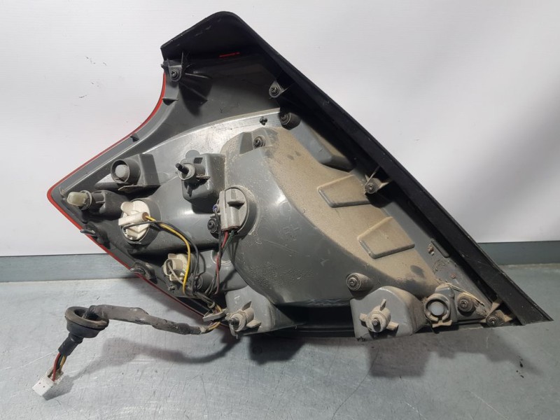 Recambio de piloto trasero derecho para kia cee´d drive referencia OEM IAM   TIENE UNA MANCHA BLANCA