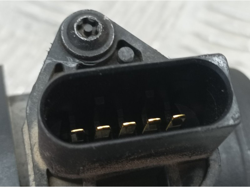 Recambio de caudalimetro para volkswagen golf v berlina (1k1) highline referencia OEM IAM 038906461B 0281002531 BOSCH
