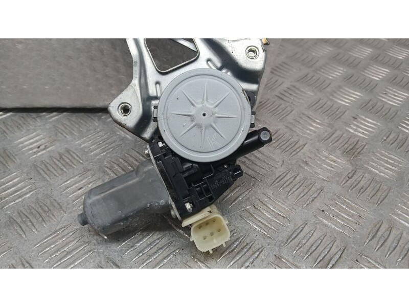 Recambio de elevalunas trasero derecho para nissan x-trail (t32) tekna referencia OEM IAM 827301BA0A ELECTRICO 6 PINS DENSO 2621