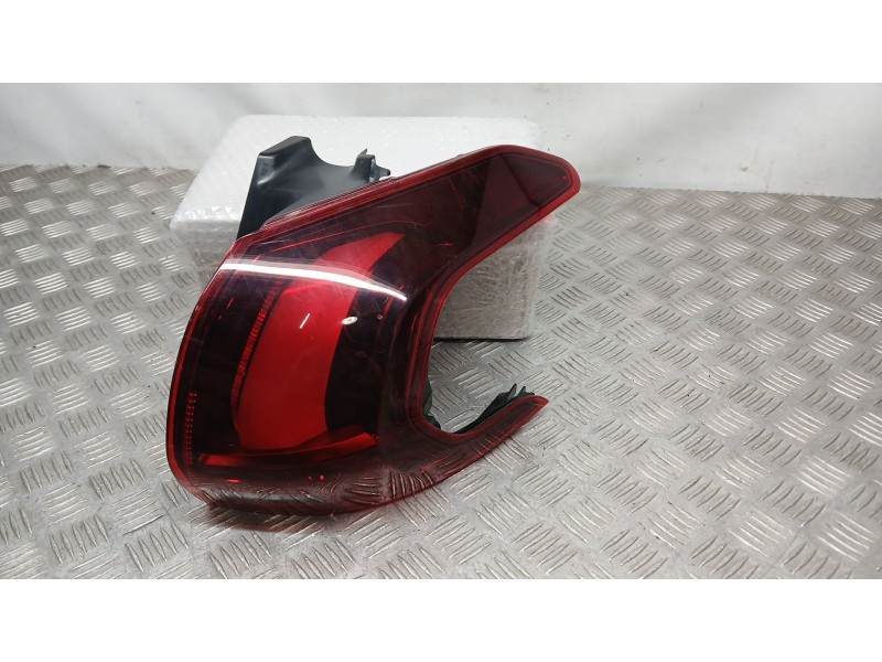 Recambio de piloto trasero derecho exterior para peugeot 2008 i (cu_) 1.5 bluehdi 100 referencia OEM IAM 9826730380 ROZADO 