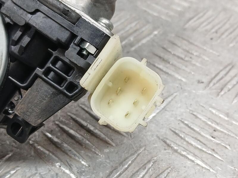 Recambio de elevalunas trasero izquierdo para nissan x-trail (t32) tekna referencia OEM IAM 827311BA0A ELECTRICO 6 PINS DENSO 26