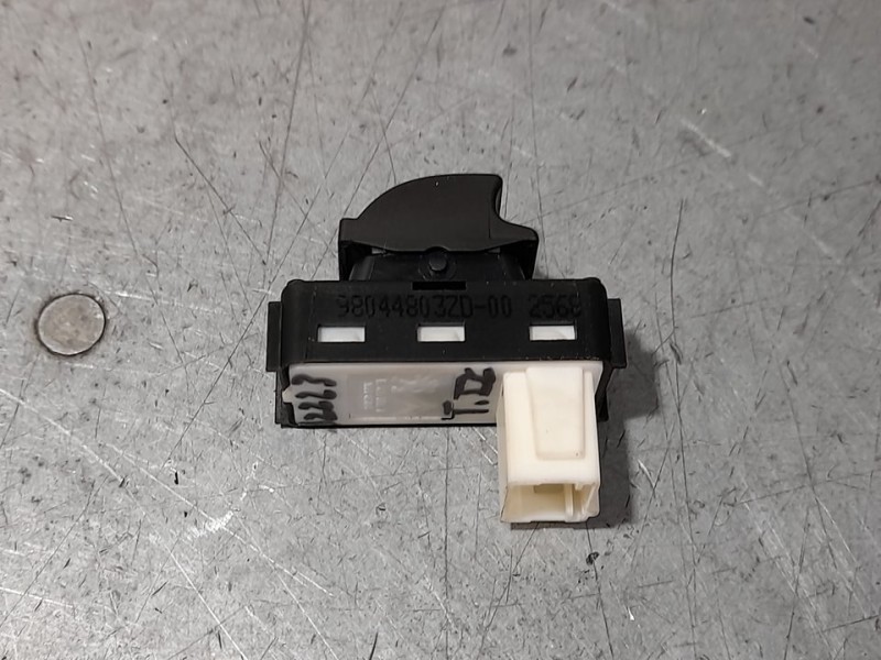 Recambio de mando elevalunas trasero izquierdo para peugeot 3008 allure referencia OEM IAM 98044803ZD  