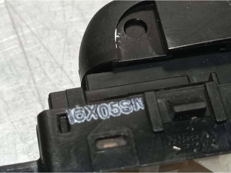 Recambio de mando elevalunas trasero izquierdo para renault kadjar business referencia OEM IAM 16X05SN  