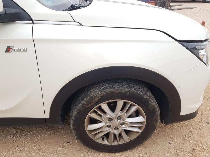 Recambio de aleta delantera derecha para ssangyong korando (c300) 1.5 referencia OEM IAM 5182137000  