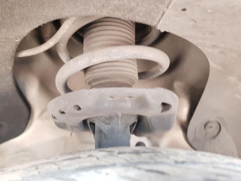 Recambio de amortiguador delantero derecho para ssangyong korando (c300) 1.5 referencia OEM IAM 4432037000  