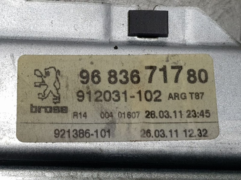 Recambio de elevalunas trasero izquierdo para peugeot 5008 confort referencia OEM IAM 9683671780 921386101 BROSE ELÉCTRICO 6 PIN