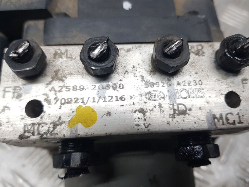 Recambio de abs para kia cee´d (jd) 1.0 t-gdi referencia OEM IAM 58920A2230  