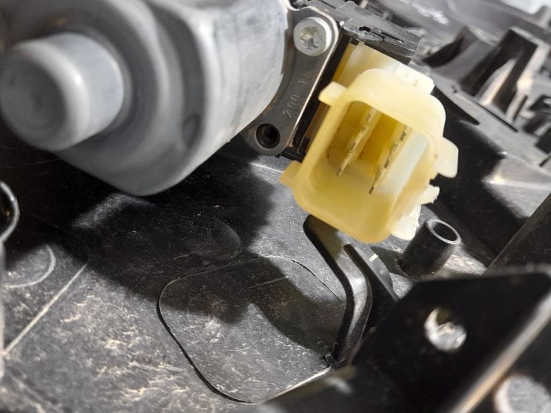 Recambio de elevalunas delantero izquierdo para ford fiesta (ccn) trend referencia OEM IAM 8A6114A389B  ELECTRICO 6 PINES