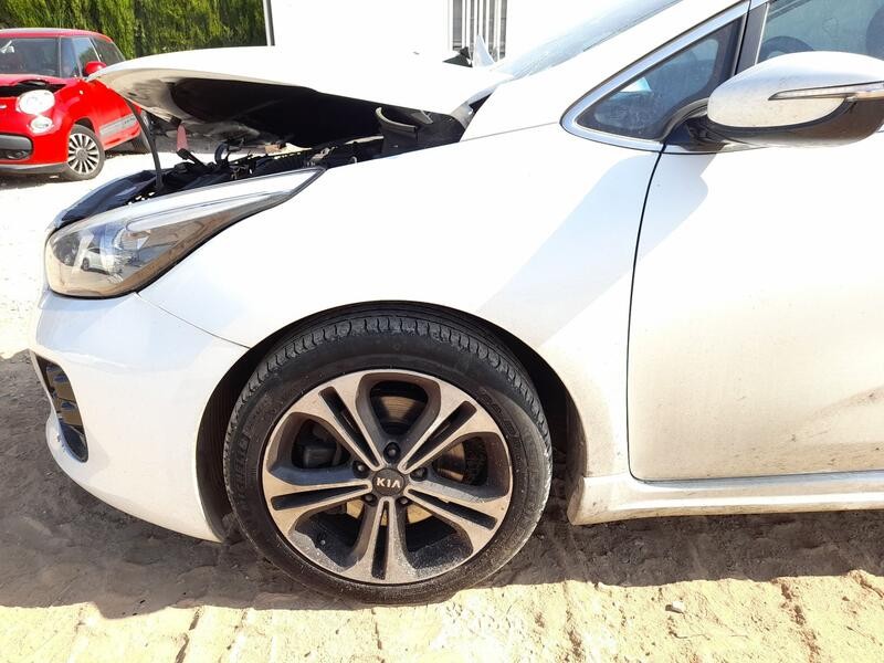 Recambio de aleta delantera izquierda para kia cee´d (jd) 1.0 t-gdi referencia OEM IAM 66311A2000  