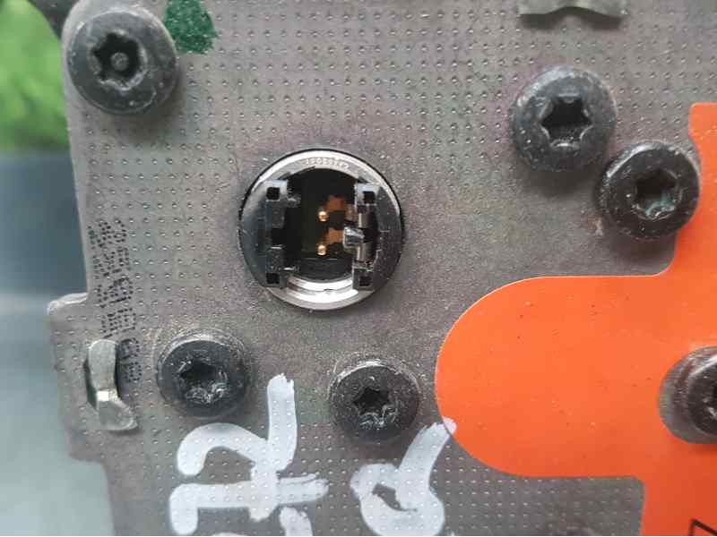 Recambio de pretensor airbag izquierdo para toyota yaris active referencia OEM IAM 732200D160  