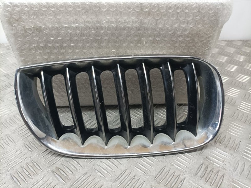 Recambio de rejilla delantera para bmw x3 (e83) 3.0d referencia OEM IAM 340291002  DERECHA