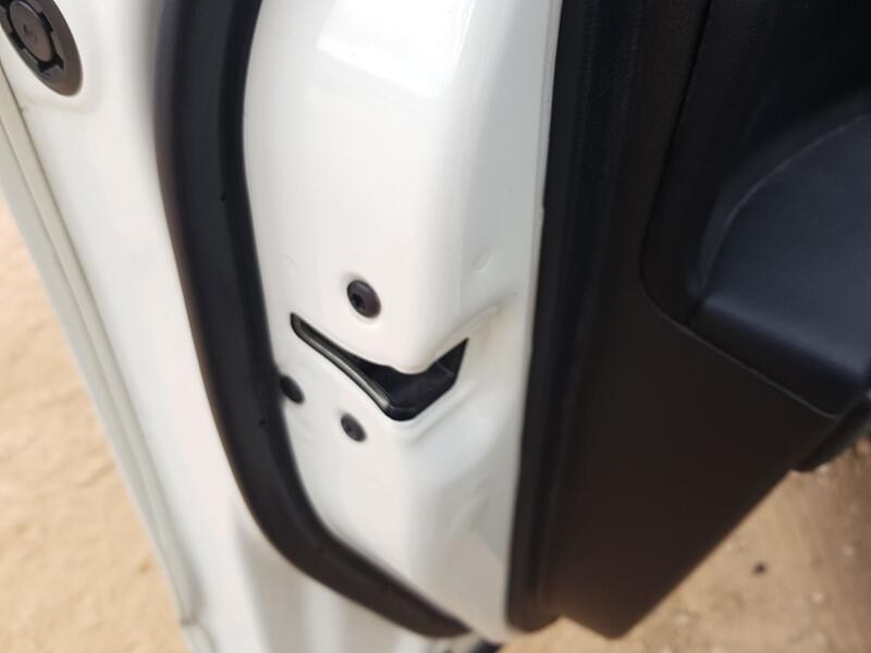 Recambio de cerradura puerta delantera izquierda para ssangyong korando (c300) 1.5 referencia OEM IAM 7121037000  