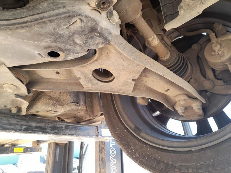 Recambio de brazo suspension inferior delantero izquierdo para kia cee´d (jd) 1.0 t-gdi referencia OEM IAM 54500A2700  