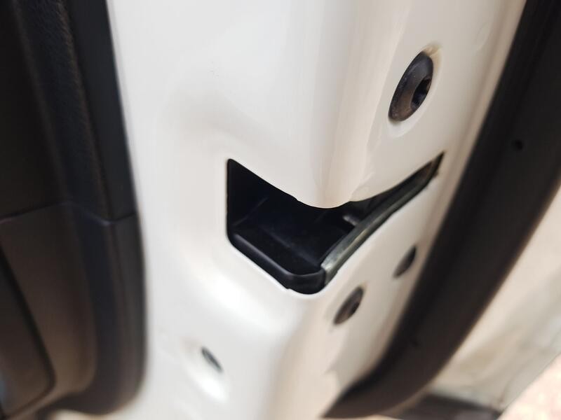 Recambio de cerradura puerta trasera derecha para ssangyong korando (c300) 1.5 referencia OEM IAM 7132037000  