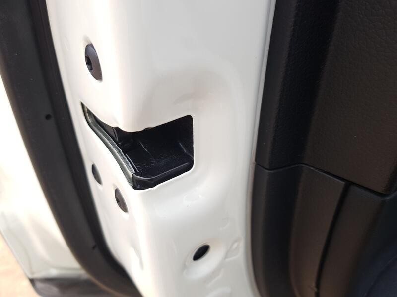 Recambio de cerradura puerta trasera izquierda para ssangyong korando (c300) 1.5 referencia OEM IAM 7131037000  